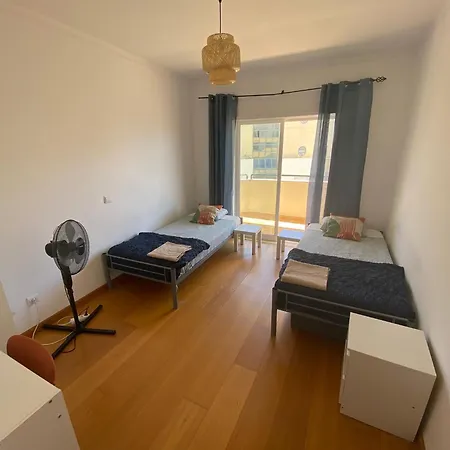 Wakeup Triplex House Hostal *