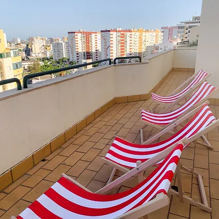 Wakeup Triplex House Hostal *