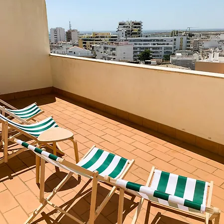 Wakeup Triplex House 旅馆 法鲁区