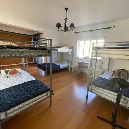Wakeup Triplex House Albergue *